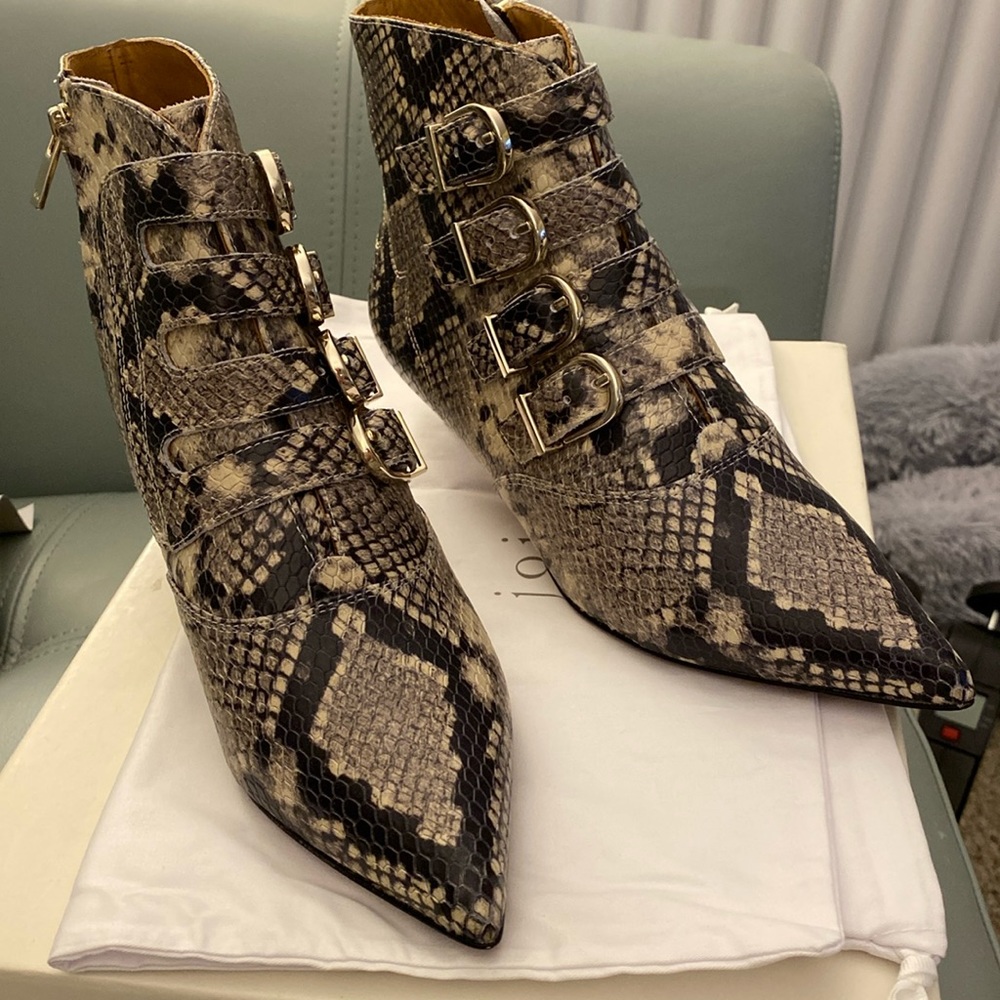 Joie boots